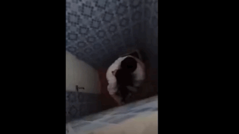 เอ๊ะห้องข้างๆเค้าทำอะไรกัน